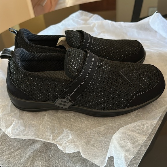 NWT Women’s Black Slip-On Shoes OrthoFeet NWT in box new 8 wide orthopedic - Picture 3 of 9